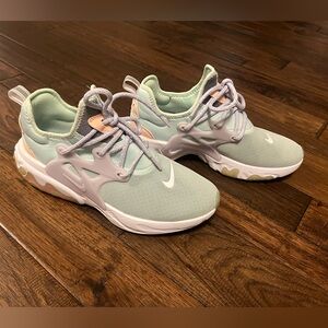 Women’s Nike React Presto sneakers in the 'Teal Tint Oxygen
Purple' colorway.